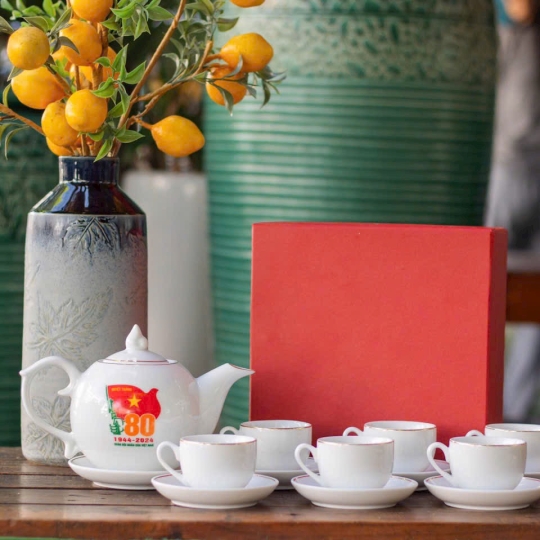 Bộ bình trà Bát Tràng mã BBT016